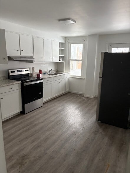 Kitchen w, door to balcony - 105 W Ridge St