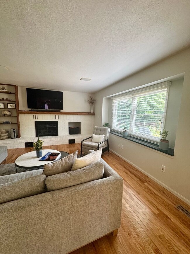 Building Photo - Beautiful Fort Collins Home with Golf Cour...