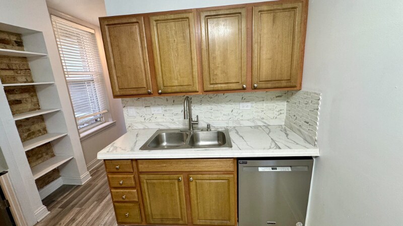 Building Photo - 1254 N Bosworth Ave