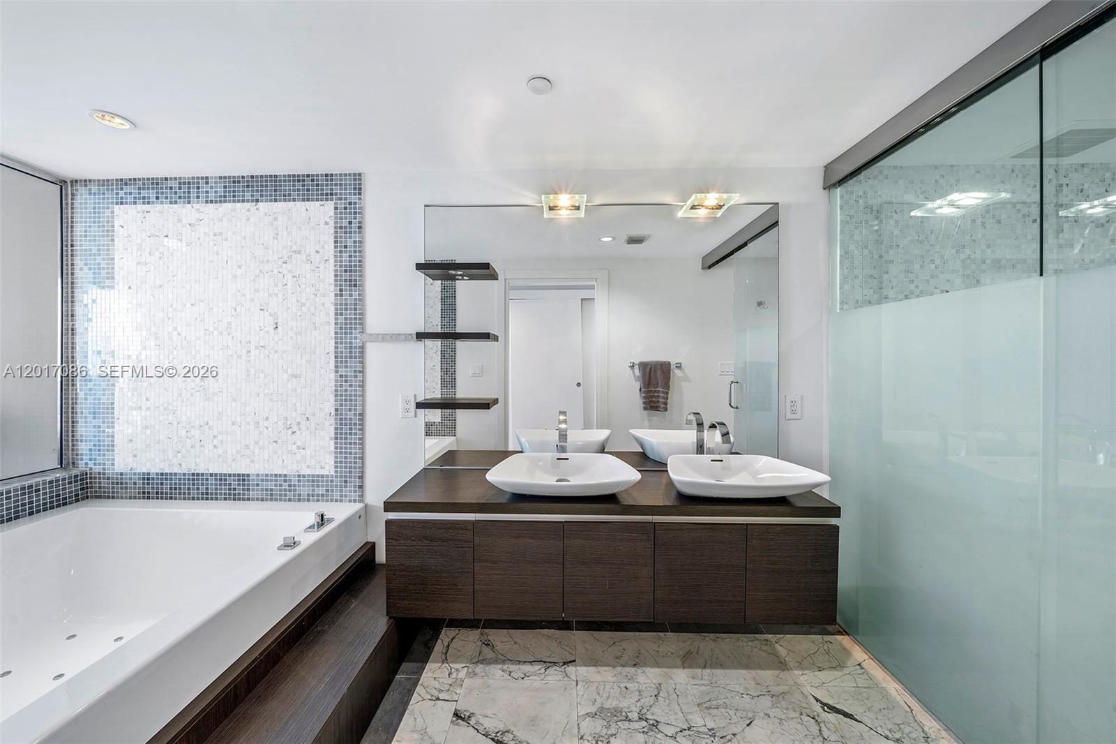 Building Photo - 200 Biscayne Boulevard Way