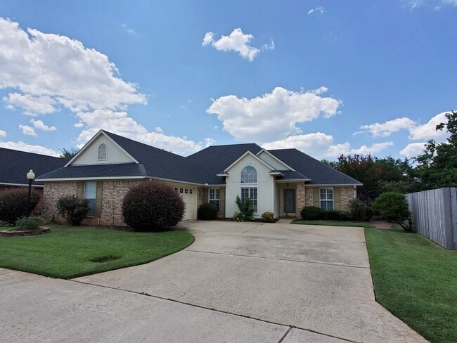 Building Photo - Plantation Trace Garden Homes