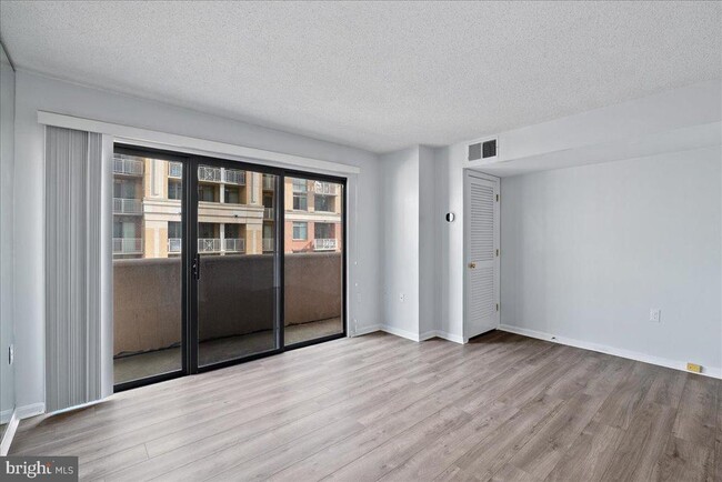 Building Photo - 1301 N Courthouse Rd