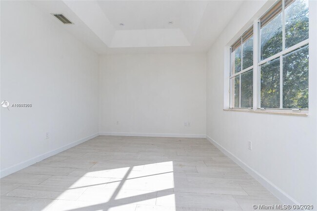 Building Photo - 15244 SW 9th Way