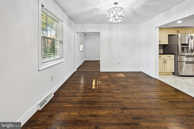 Building Photo - 24 Maple Ave