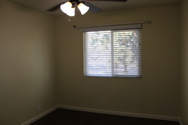Building Photo - Two Bedrooms, One Bathroom Condo With One ...