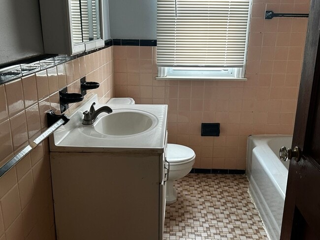 Building Photo - 3 Bedroom home in Centerline