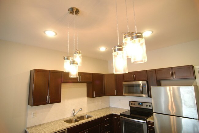 Building Photo - 2 Bedroom in Solo East Condos of Nashville!!