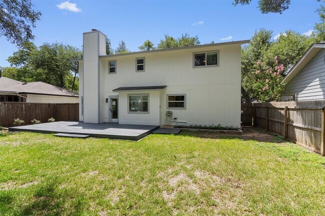 Building Photo - 9730 Anderson Village Dr