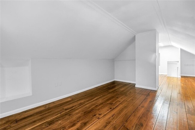 Building Photo - 116 16th Ave SE