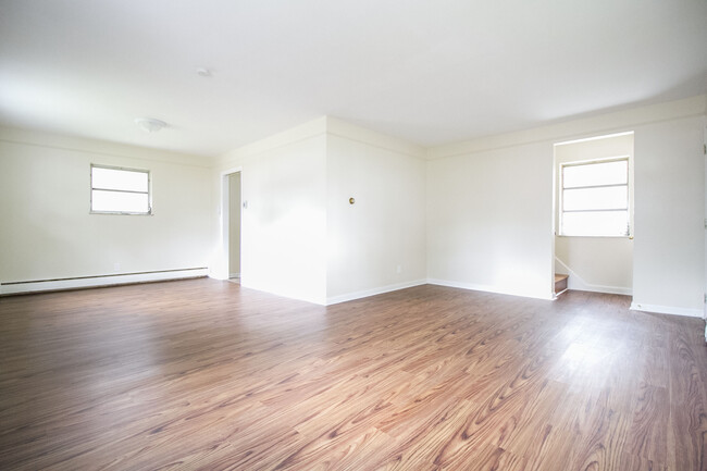 Building Photo - 3350 Beaumont Dr