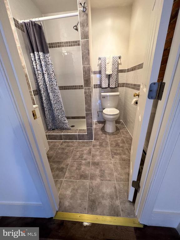 Building Photo - 623 Columbia Ave