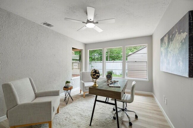 Building Photo - Remodeled 3-Bed Home with Office & Deck in...