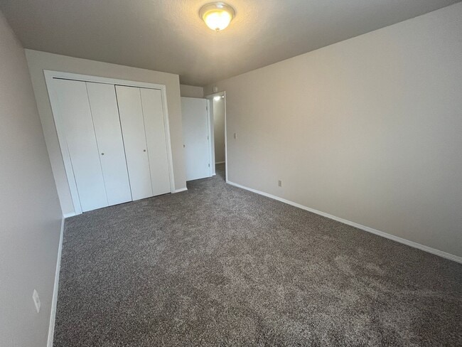 Building Photo - Beautifully Updated West Linn Home Near West Linn High School