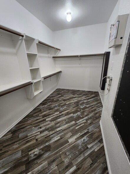 Building Photo - 5813 Paluxy Sands Trl