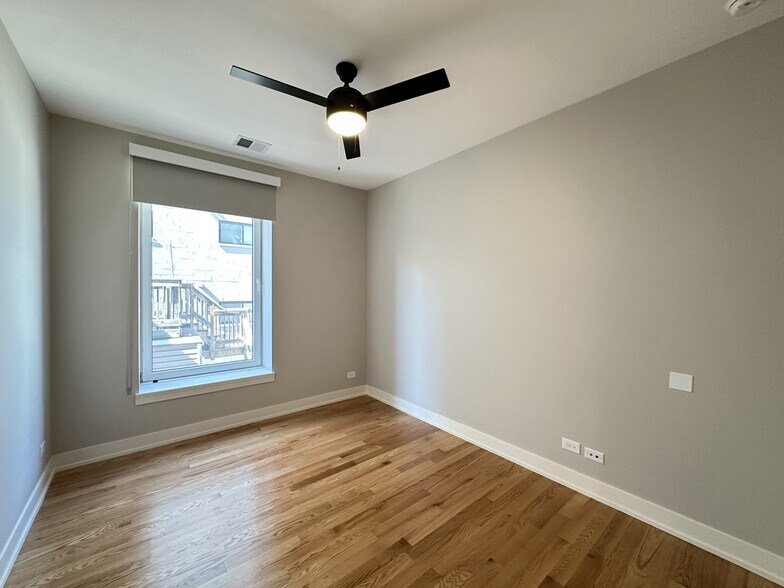 Building Photo - 2100 W 18th Pl