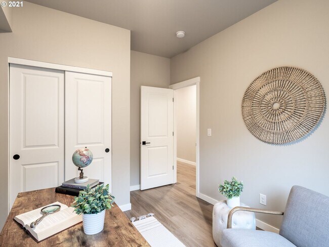 Building Photo - Detached Townhouse, 3br 3.5bth, Built 2022, Gorgeous upgrades
