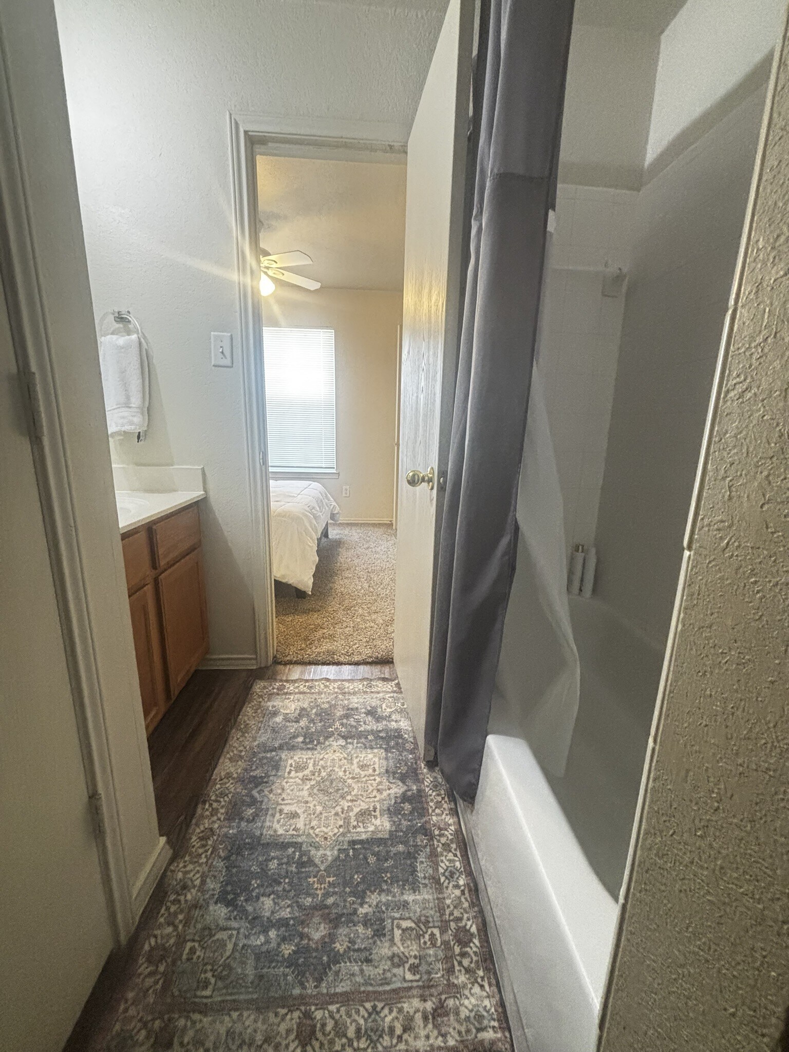 Building Photo - 409 Creek St