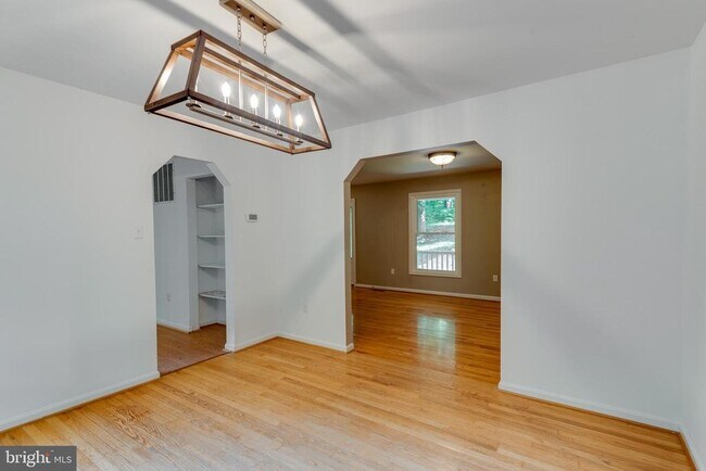 Building Photo - 8413 Manor View Rd