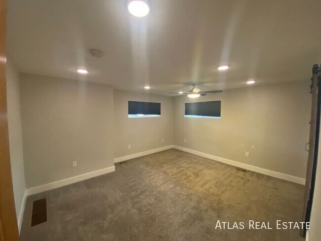 Building Photo - 6201 S Clarkson St