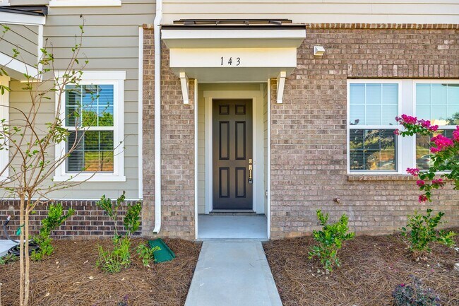 Building Photo - Beautiful 3-bedroom, 3.5 bath townhome in Elizabeth of fabulous Fort Mill!!