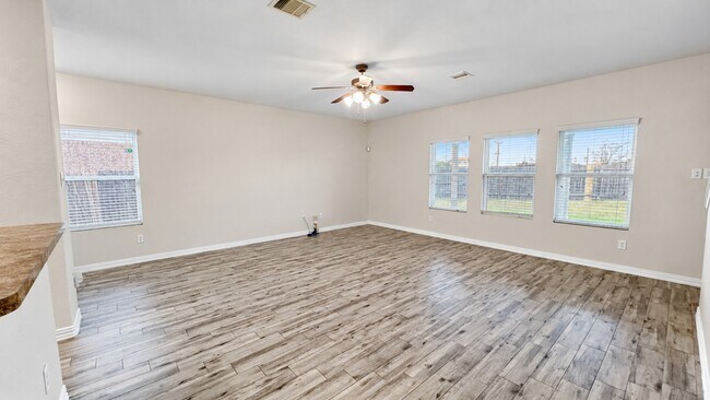 Building Photo - 12102 Kings Fall Dr