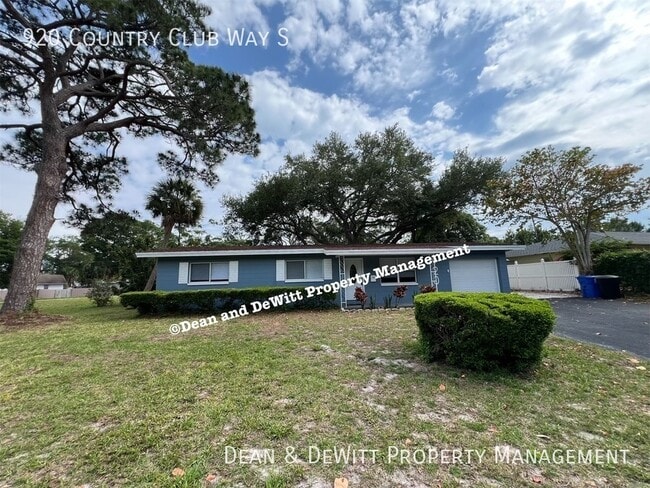 Building Photo - 920 Country Club Way S