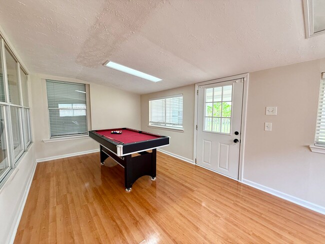 Building Photo - Gorgeous One Story Home in Sugar Land, TX