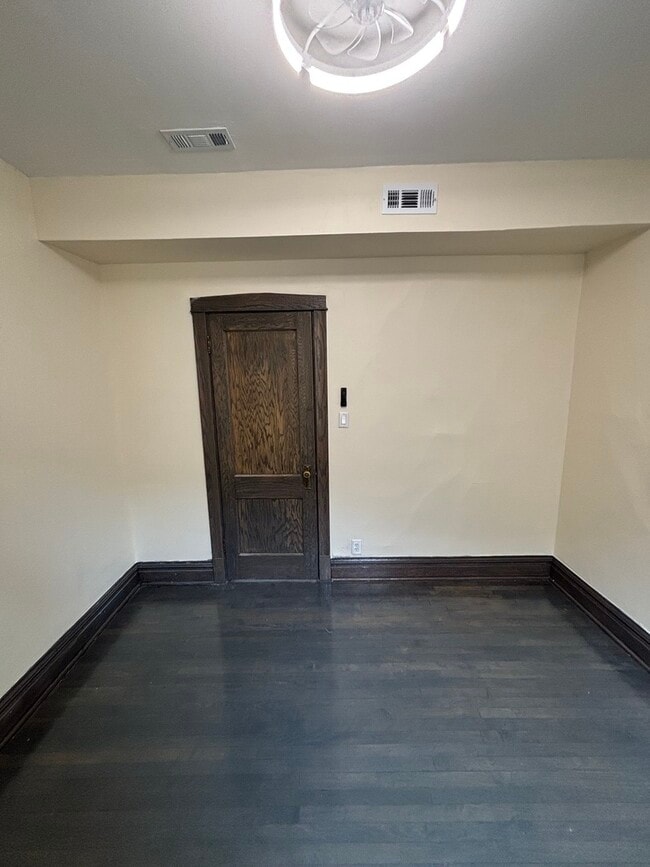 Building Photo - 1538 N Avers Ave