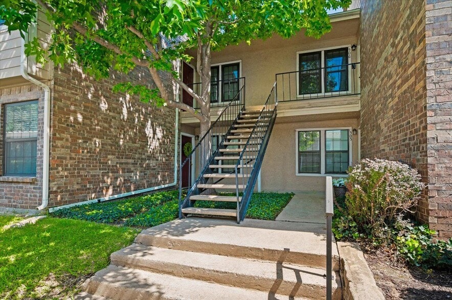 Building Photo - 4748 Old Bent Tree Ln