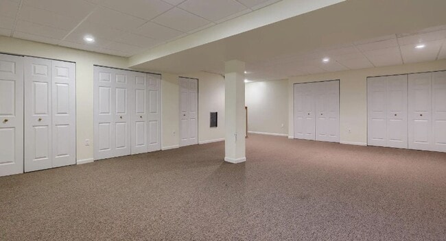 Building Photo - Updated Townhome available now!