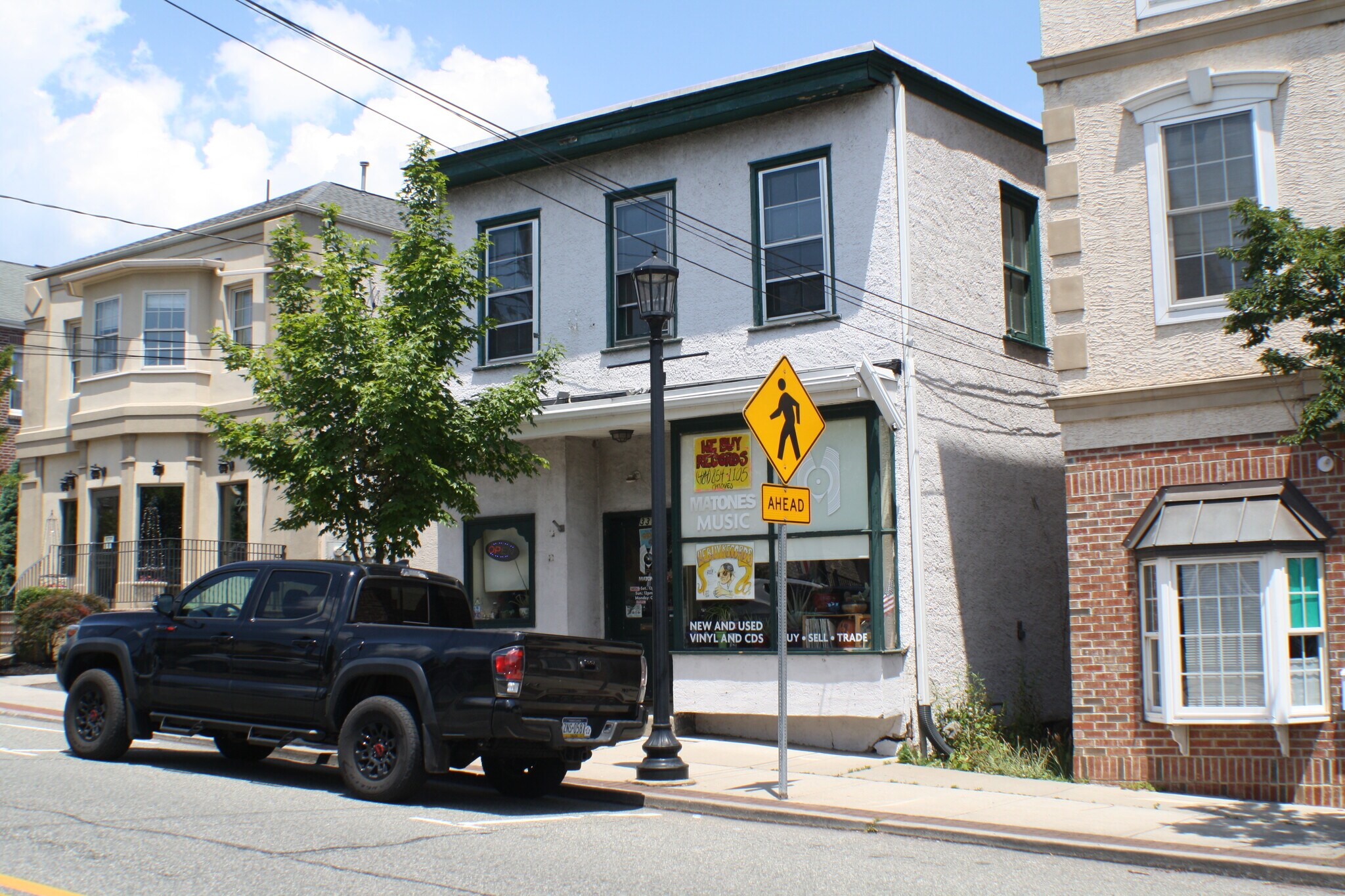 Building Photo - 331 E Main St