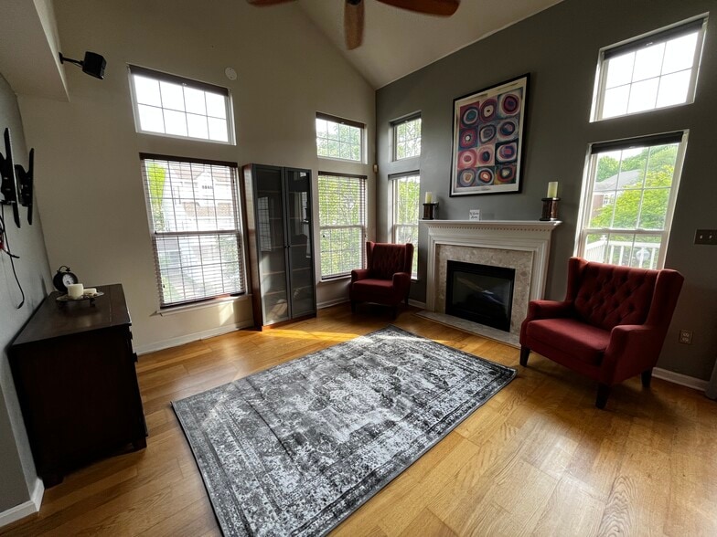 Building Photo - 6607 Thackwell Way