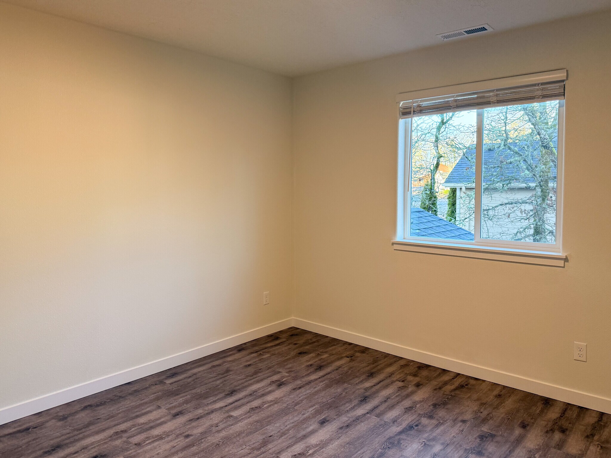 Building Photo - 507 NW Hillcrest Dr