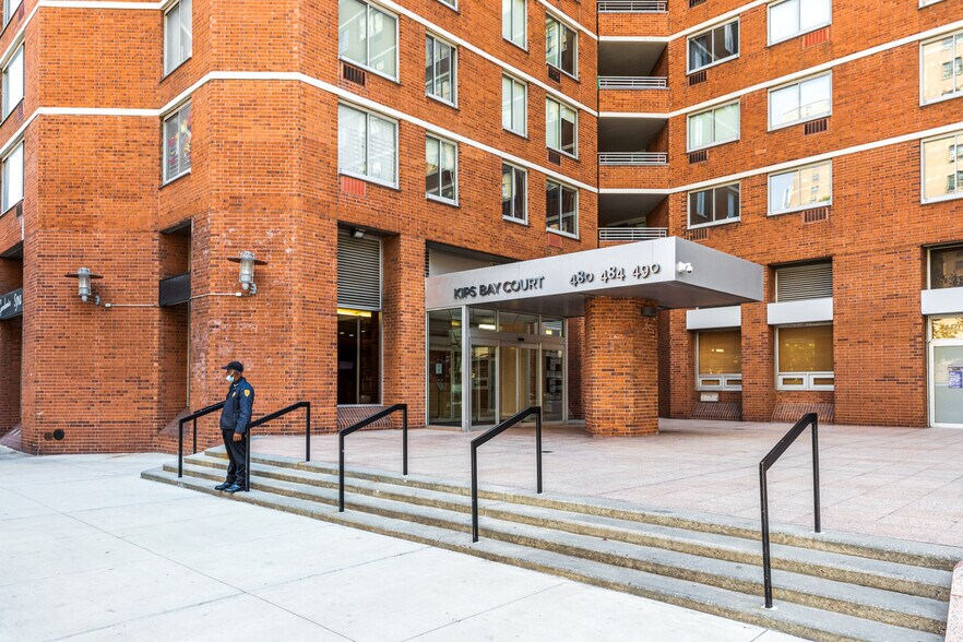 Building Photo - 484 2nd Ave