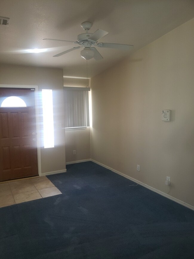 Building Photo - 3 bd 2 bath Golf Course Living