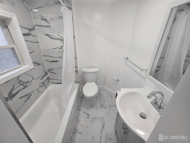 Building Photo - 12 N 6th Ave