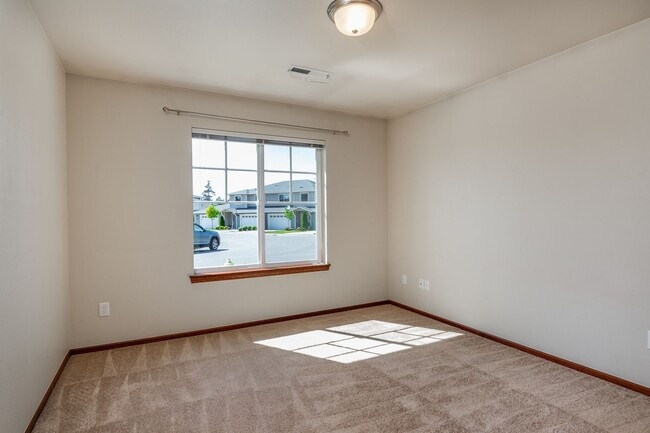 Building Photo - 2 Bed 2 Bath Home - 55+ Community Only