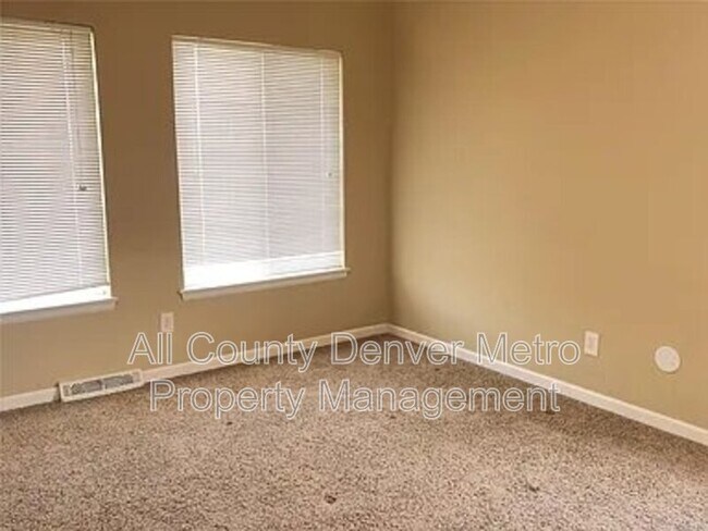 Building Photo - 1660 S Deframe Ct
