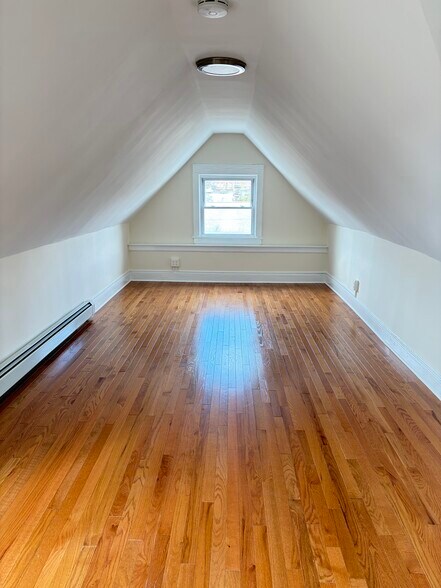 Building Photo - 30 Elm St