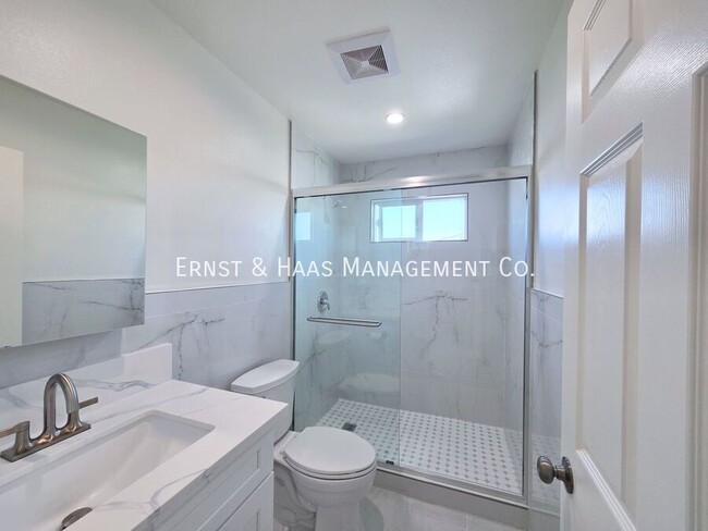 Building Photo - 1320 Lewis Ave