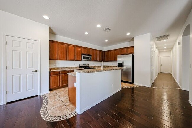 Building Photo - Welcome to this stunning 3-bedroom, 2-bath...