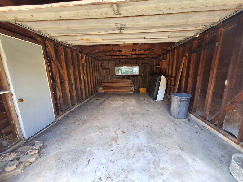 Building Photo - 7403 Weil Ave