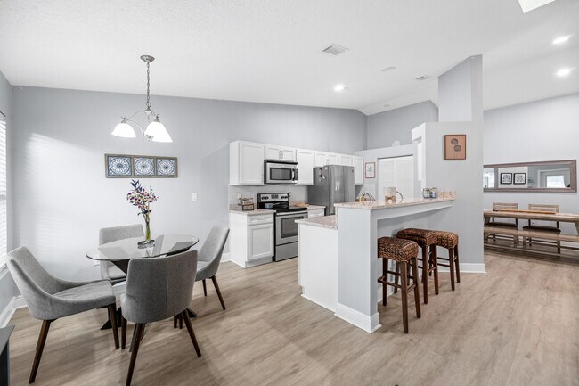 Building Photo - 1599 Bayridge Pl