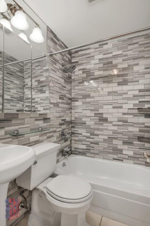 Building Photo - 252 Mott St