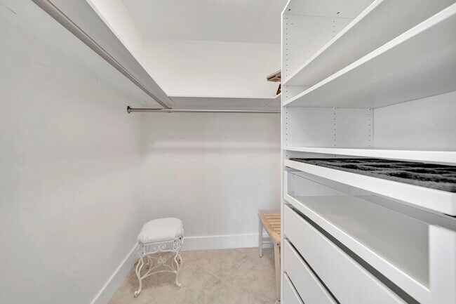 Building Photo - 2811 NE 51st St