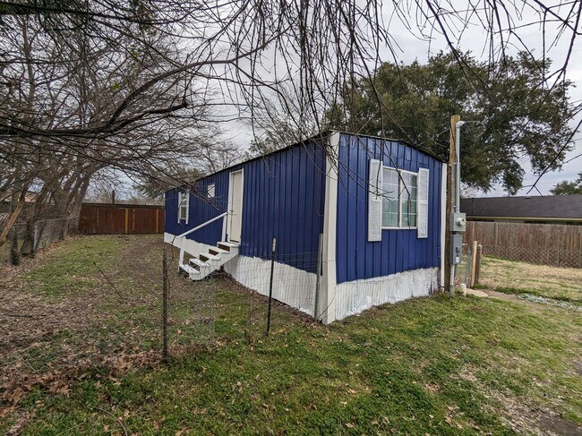 Building Photo - 904 Quail Run