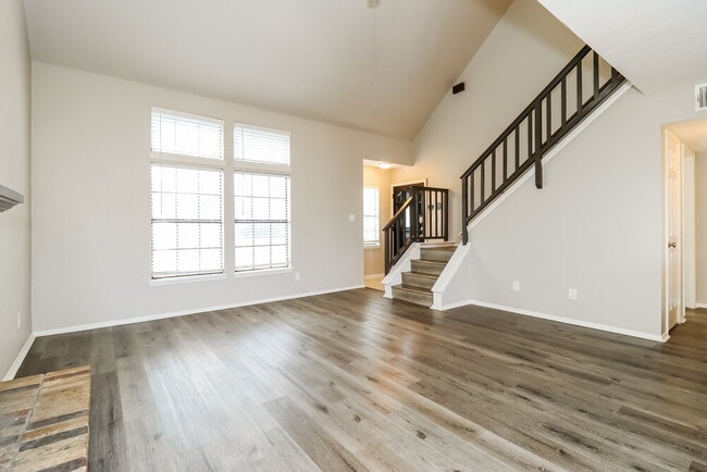 Building Photo - 1217 Greenbriar Ln