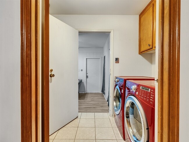 Building Photo - 4002 Thistledown Dr