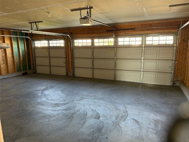 Building Photo - 1118 Baseball Dr