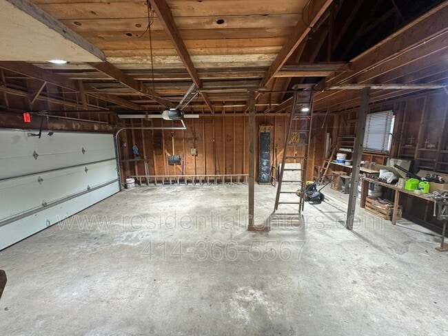 Building Photo - 2555 N Calhoun Rd